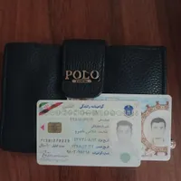 کیف مدارک سورمه ای پیدا شده