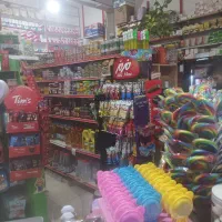 فروشنده وچیدمان درفروشگاه