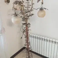 آباژور ایستاده