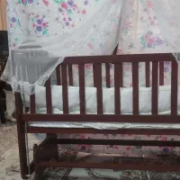 تخت وگهواره تمام چوب نوزاد کنار مادر با سرویس خواب|تخت و صندلی بچه|یزد, |دیوار