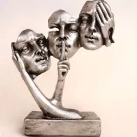 مجسمه چهره رنگ نقره ای
