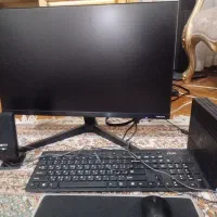 مینی کامپیوتر و مانیتور
