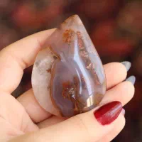 عقیق شجر طبیعی/تراش اشکی/طرح منظره خاص و شفاف