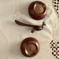 یک عدد مجسمه طاووس و دو عدد کاسه جنس برنج(هندی)|کلکسیون اشیاء عتیقه|اصفهان, آبشار|دیوار