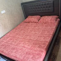 تخت دونفره  ۴ تومن