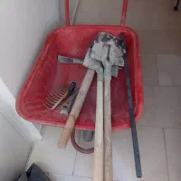 یک عدد فرغون در حد نو دوعدد بیل ویک کلنگ ویک دیلم