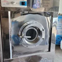 کارگر جهت شستشو پتو در پتوشویی شهر زاهدان