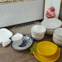 تعدادی ظرف پذیرایی