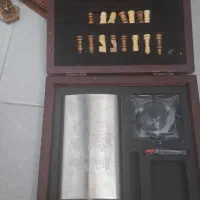 شطرنج وبطری جیبی جای سیگاری