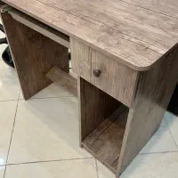 میز کامپیوتر در حد نوع