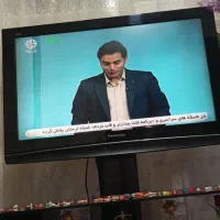 تلویزیون۴۳ اینچ ب همراه میز تلویزیون|تلویزیون و پروژکتور|بروجرد, |دیوار