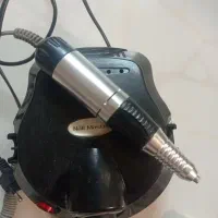 مقداری وسایل کاشت ناخن