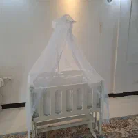 تخت کنار مادر