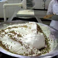 نیروی کار آقا و خانم جهت کار در کارگاه تولیدی گز