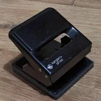 دستگاه پانچ کاغذ