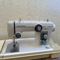 چرخ خیاطی ژانومه و میز چرخ