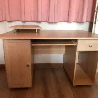 میز کامپیوتر در حد نو