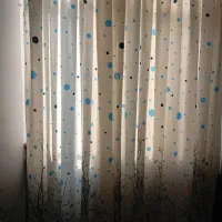 پرده کاملا نو و تازه زده شده