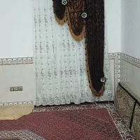 ۴عدد پرده درحدنو ۴تا مخمل قهوه ای چوب پرده ملافه