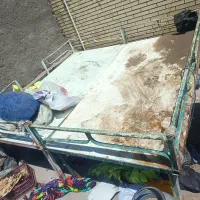 یک جفت تخت آهنی