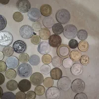 یه تعدادسکه هم ایرانی وهم خارجی