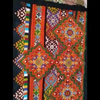 دوزنده گل هستم و  صندوقک|لباس|خاش, |دیوار