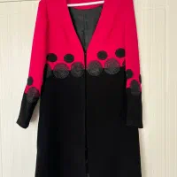 ۳عدد مانتو ۲عدد پیراهن ۱عدد کاپشن ۱ عدد پالتو