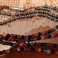 تسبیح عقیق  و کهربا و چاقو|کلکسیون اشیاء عتیقه|اردبیل, |دیوار