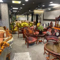 کارگر ساده برای نمایشگاه مبلمان