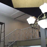 کاسه روشویی و لوستر