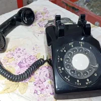تلفن رومیزی قدیمی