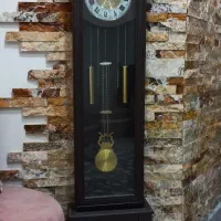 ساعت ایستاده سالم و تمیز