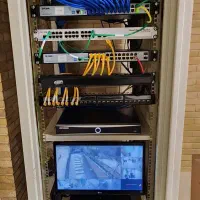 خدمات اجرای شبکه ،کامپیوتر و دوربین مدار بسته