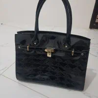 تعدادی وسیله به فروش میرسد