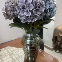 گلدان و گل مصنوعی