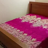 تخت خواب دو نفره چوبی، تمیز و سالم
