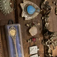 تعدادی وسایل کلکسیونی انتیک و قدیمی