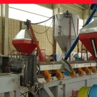 نیروی کار آقا برای کار در تولیدی