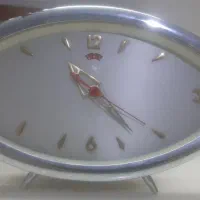 ساعت کوکی قدیمی نوستالژیک