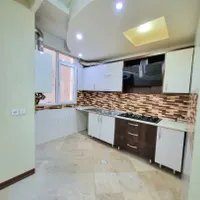 آپارتمان خوش نقشه و نورگیر ۲ قدمی مترو