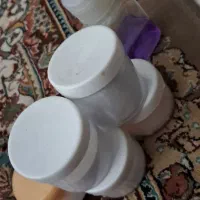 پنج عدد پودر و مقداری لیکوید و پلی ژل