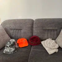 تعدادی لباس پالتو کاپشن بلوز شال کلاهش شومیز|لباس|اندیشه, اندیشه فاز ۱|دیوار