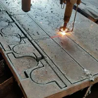 اپراتور لیزر CNC لیزر و خمکار