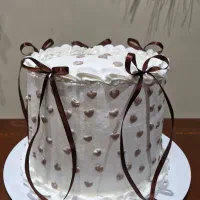 سفارش انواع کیکهای عصرونه و تولد بابهترین کیفیت