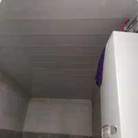 نصاب دکوراسیون قرنیز دیوارپوش بین کابینتی تیوی وال|خدمات پیشه و مهارت|همدان, |دیوار