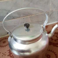 کتری روحی آلومینیومی ۵لیتری نو و تعدادی گل|حراج|آبیک, |دیوار