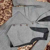 یک دست کت و شلوار پسرانه نو
