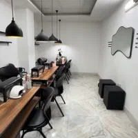 اجاره ی میز به همکار ناخنکار