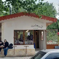 همکار خانم در کافه اردیبهشت