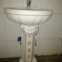 روشویی و اینه توالت سالم و تمیز